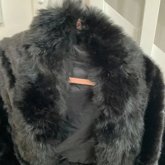 Caracilia faux fur shawl wrap - Picture 3 of 4